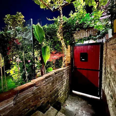 La Casa Azul Apartment *